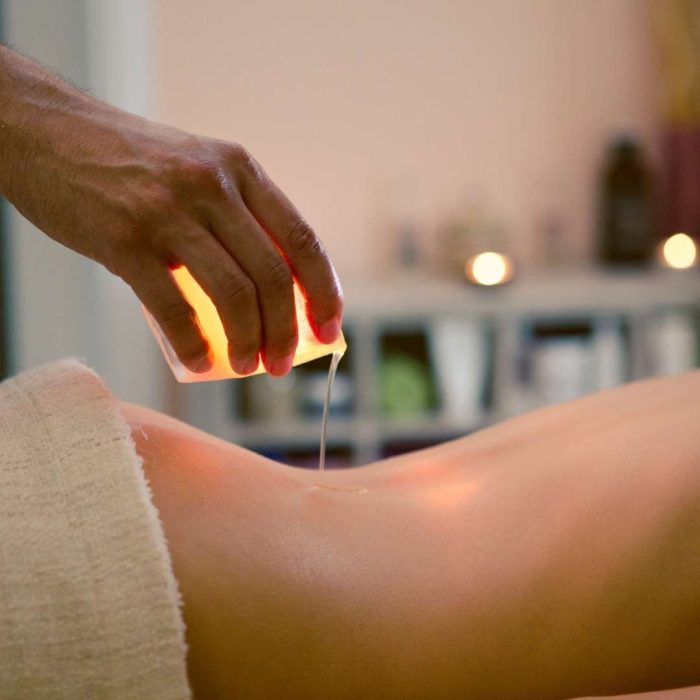 Massaggio con candela aromatica